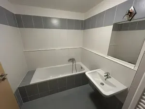 Pronájem bytu 2+kk, Praha - Hloubětín, Nademlejnská, 50 m2