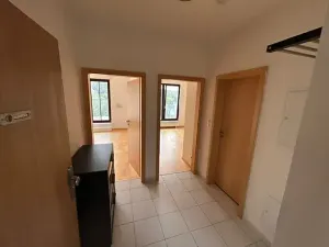 Pronájem bytu 2+kk, Praha - Hloubětín, Nademlejnská, 50 m2