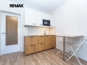 Pronájem bytu 1+kk, Praha - Libeň, Novovysočanská, 25 m2