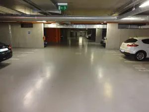 Pronájem garážového stání, Praha - Karlín, Rohanské nábřeží, 15 m2