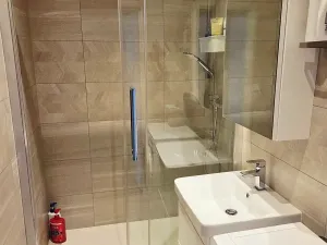 Pronájem bytu 2+kk, Praha - Kobylisy, Kaňkovského, 43 m2
