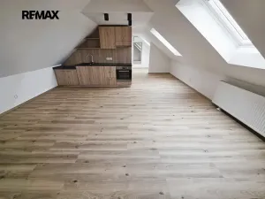 Pronájem kanceláře, Slavkov u Brna, 72 m2