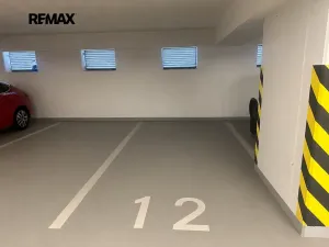 Pronájem garážového stání, Kladno, Jaroslava Holečka, 10 m2