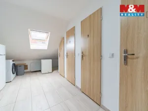 Pronájem atypického bytu, Sokolov, Staré náměstí, 200 m2