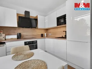 Prodej bytu 3+1, Třeboň - Třeboň II, Nádražní, 63 m2