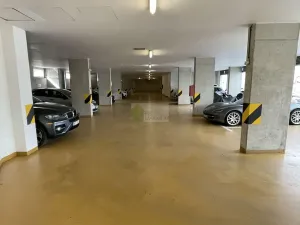 Pronájem garážového stání, Praha - Nusle, Bartoškova, 13 m2