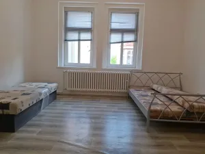 Pronájem obchodního prostoru, Žatec, U Oharky, 98 m2