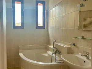Pronájem bytu 2+kk, Praha - Žižkov, Žerotínova, 60 m2
