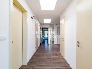 Pronájem bytu 5+kk, Praha - Smíchov, U Dívčích hradů, 202 m2