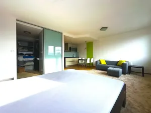 Pronájem bytu 1+kk, Praha, Milánská, 45 m2