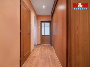 Prodej bytu 2+1, Hrádek - Nová Huť, 1. máje, 56 m2