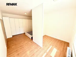 Pronájem bytu 2+kk, Praha - Vyšehrad, Neklanova, 57 m2