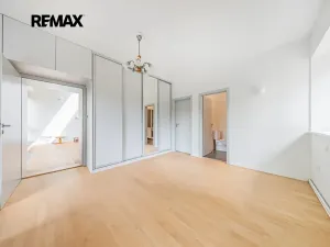 Prodej rodinného domu, Hřebeč, V háji, 165 m2