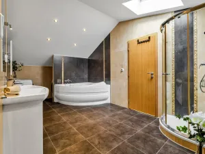 Prodej bytu 3+kk, Šestajovice, Komenského, 116 m2