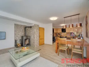 Prodej komerční nemovitosti, Chrášťany, Plzeňská, 207 m2
