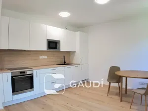 Pronájem bytu 1+kk, Praha - Hrdlořezy, Mezitraťová, 37 m2