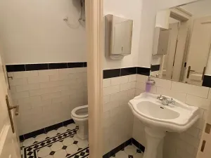 Pronájem kanceláře, Praha - Libeň, Zvonařovská, 56 m2