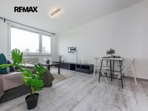 Prodej bytu 2+kk, Praha - Kobylisy, Třebenická, 41 m2