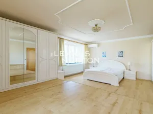 Pronájem rodinného domu, Praha - Řepy, Doubravínova, 480 m2