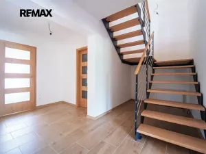 Prodej rodinného domu, Všechlapy, 180 m2