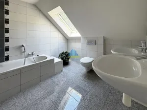 Prodej rodinného domu, Libá, 190 m2