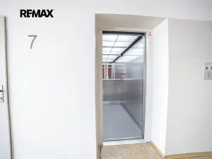 Prodej bytu 1+kk, Praha - Háje, Bajkonurská, 27 m2