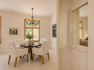 Pronájem bytu 3+1, Praha - Malá Strana, Všehrdova, 80 m2