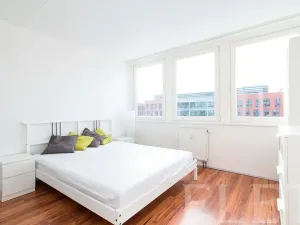 Pronájem bytu 2+kk, Praha - Karlín, Molákova, 42 m2