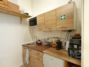 Pronájem obchodního prostoru, Praha - Žižkov, Husitská, 89 m2