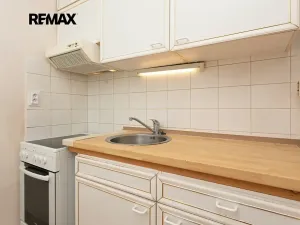 Pronájem bytu 1+1, Praha - Kobylisy, Jelínkova, 33 m2