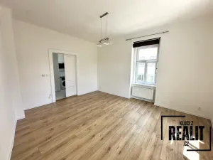 Pronájem bytu 1+kk, Praha - Žižkov, Seifertova, 34 m2