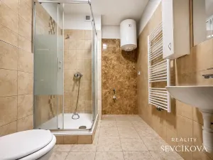 Pronájem bytu 1+kk, Holice, náměstí T. G. Masaryka, 28 m2