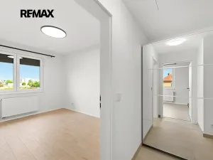 Pronájem bytu 2+kk, Praha - Strašnice, Strančická, 48 m2