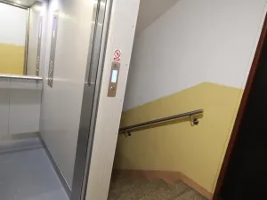 Prodej bytu 3+1, Karlovy Vary, Krymská, 68 m2