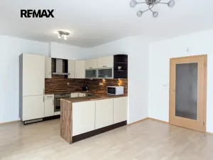 Pronájem bytu 2+kk, Praha - Pitkovice, Pečárková, 52 m2