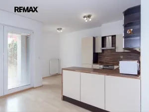 Pronájem bytu 2+kk, Praha - Pitkovice, Pečárková, 52 m2