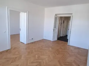Pronájem bytu 2+1, Praha - Nusle, náměstí Bratří Synků, 77 m2