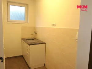 Pronájem kanceláře, Králův Dvůr, V Lukách, 200 m2