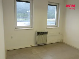Pronájem kanceláře, Králův Dvůr, V Lukách, 200 m2