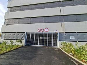 Pronájem garážového stání, Praha - Černý Most, Bryksova, 13 m2