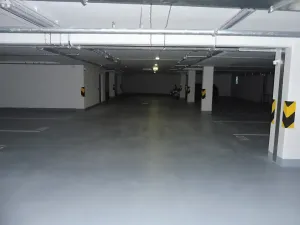 Pronájem garážového stání, Praha - Libeň, Březenská, 13 m2