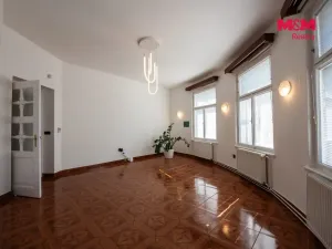 Pronájem kanceláře, Hradec Králové, Šafaříkova, 53 m2