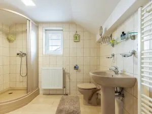 Prodej rodinného domu, Praha - Benice, Okrasná, 230 m2