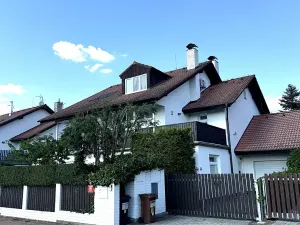 Prodej rodinného domu, Praha - Benice, Okrasná, 230 m2
