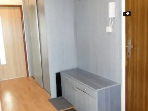 Pronájem bytu 3+1, Praha - Prosek, Zárybská, 67 m2