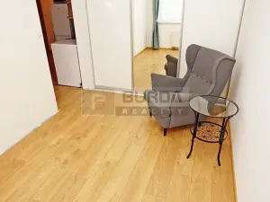 Pronájem bytu 2+kk, Praha - Troja, Hnězdenská, 36 m2