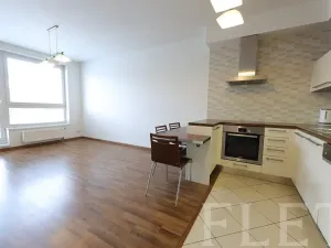 Pronájem bytu 2+kk, Praha - Vysočany, Pod Harfou, 49 m2