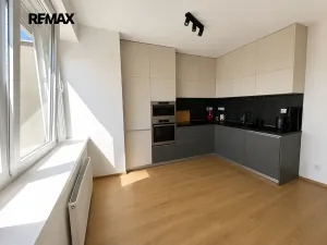 Pronájem bytu 3+kk, Kladno, Jaroslava Holečka, 71 m2