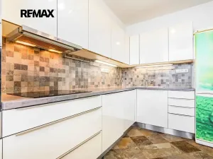 Prodej bytu 4+1, Praha - Hlubočepy, Renoirova, 90 m2