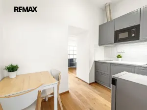 Prodej bytu 1+1, Praha - Karlín, Prvního pluku, 39 m2
